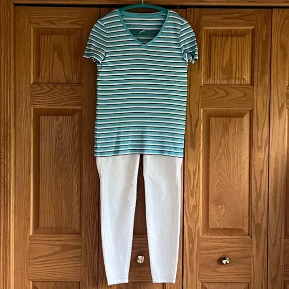 TALBOTS  -- Cotton V-Neck Tee - Merida Stripe -- Excellent Condition - Picture 8 of 13